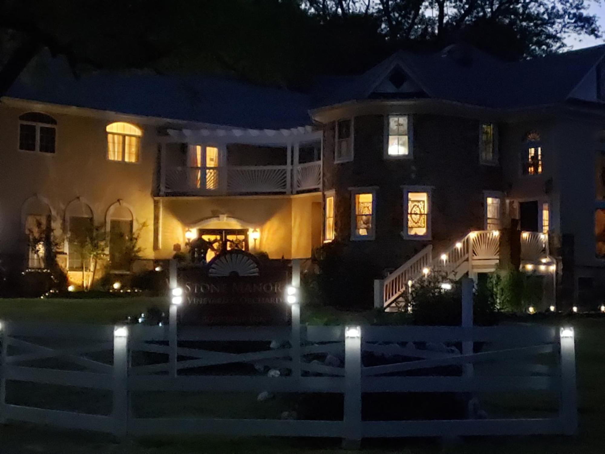Stone Manor Boutique Inn Britain Bagian luar foto