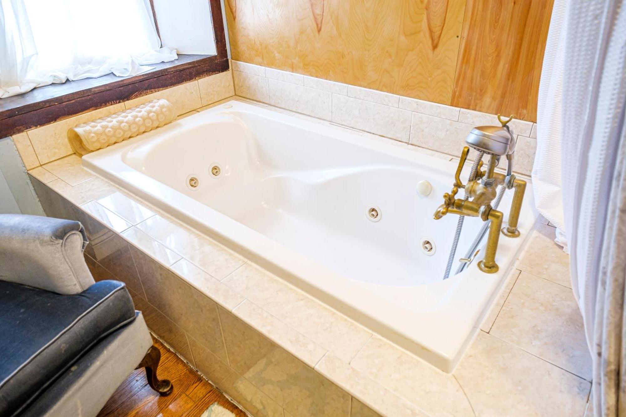 Stone Manor Boutique Inn Britain Bagian luar foto