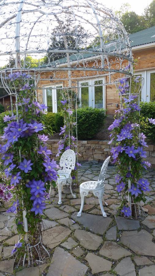 Stone Manor Boutique Inn Britain Bagian luar foto