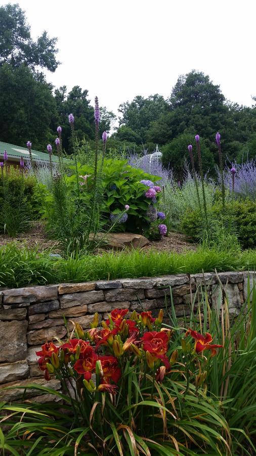 Stone Manor Boutique Inn Britain Bagian luar foto